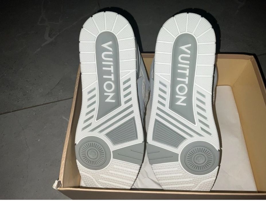 louis vuitton skates grey and white