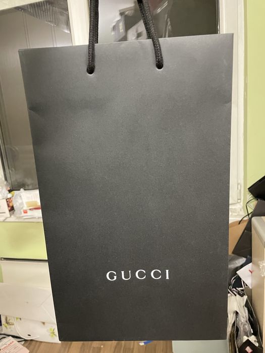 Оригинални хартиени пликове и текстилни ленти на известни марки