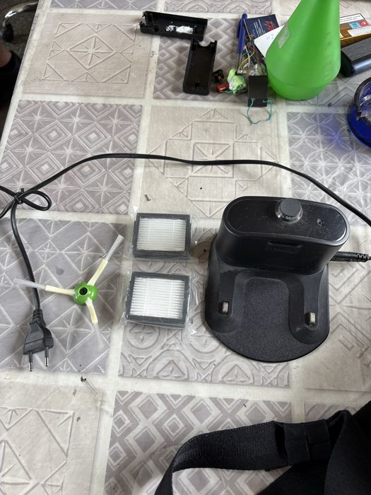 iRobot Roomba e5 робот прахосмукачка + зарядна станция и консумативи