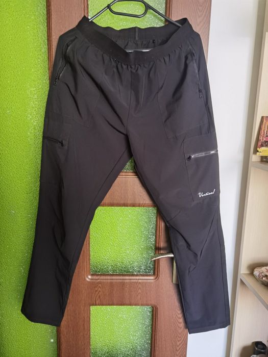Pantaloni de sport