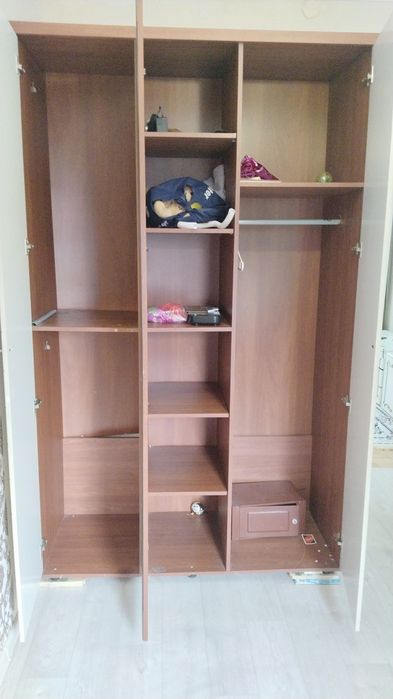 Продам дешево спальный шкаф!