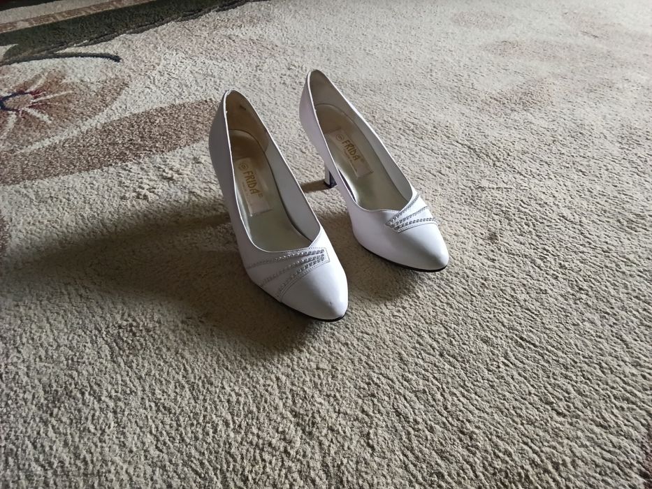 Туфли свадебные в хорошем состоянии