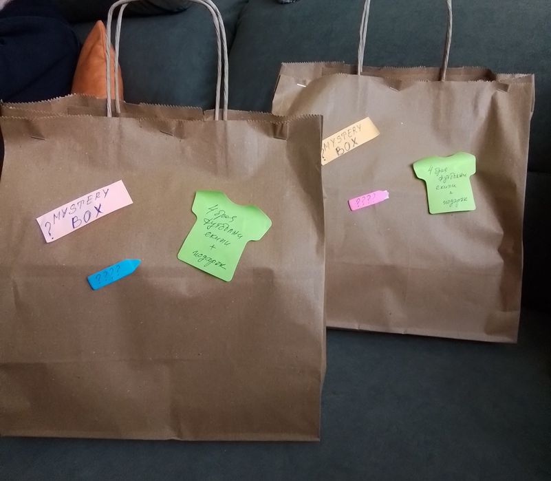 Изненада - пакет с 4 броя футболни екипи + подарък изненада