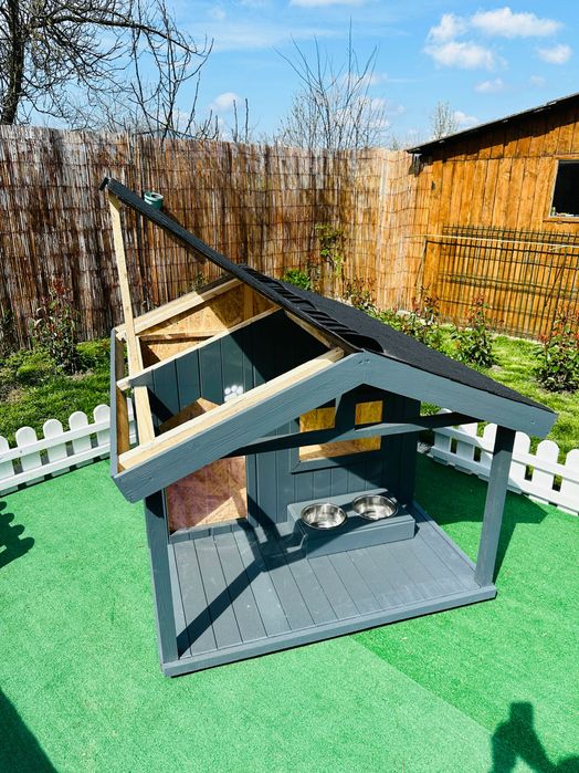 Cusca de caine izolată cu terasă cu încălzire pardoseală