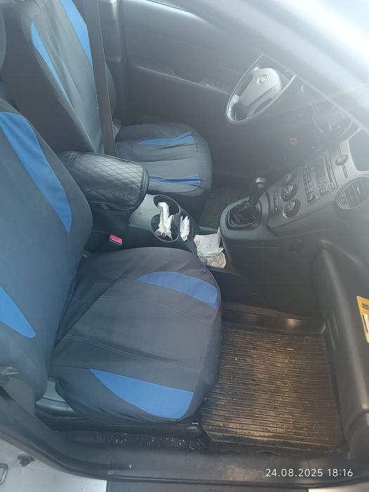 Kia carens  бензин/газ