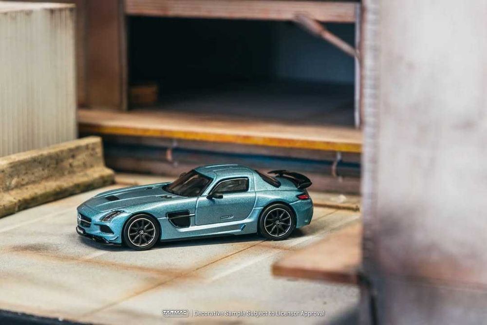 Tarmac Works Mercedes-Benz SLS AMG Black Series