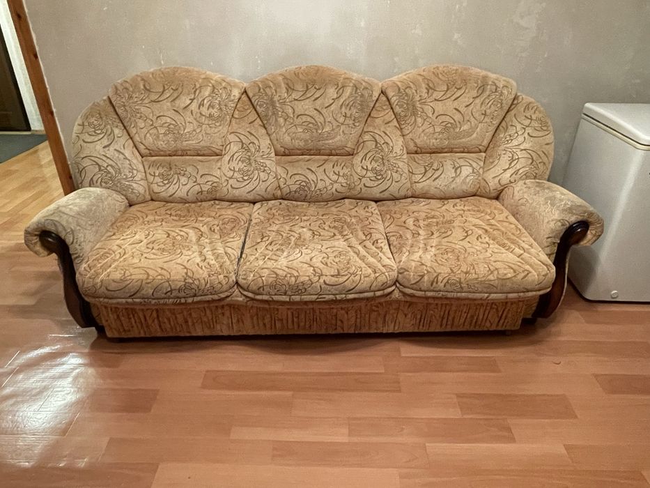 Продам 2 дивана и 1 кресло (комплект)