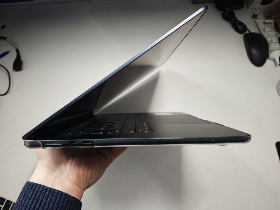 MacBook Air 15 M3 8GB/256GB 12 cycle 100%