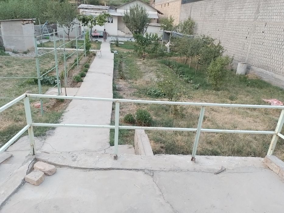 Кирай Батаника хавли жой