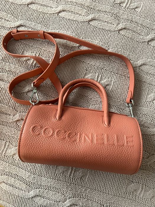 Оригинална кожена чанта Coccinelle – колекция 2025/2026, като нова