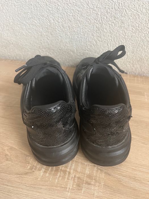 Обувки Guess- оригинални