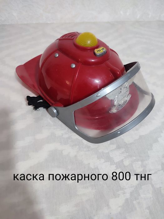 игрушки: конструкторы, пазлы, корабль,машинки, юла,каска