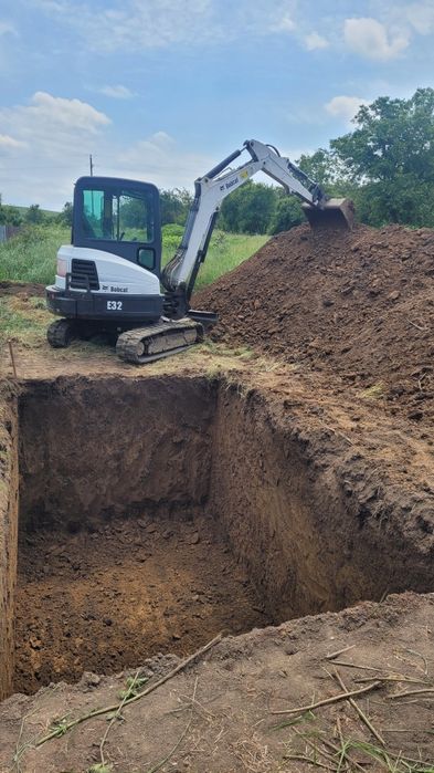 Excavări săpături demolari miniexcavator  picon escavator fosa septica