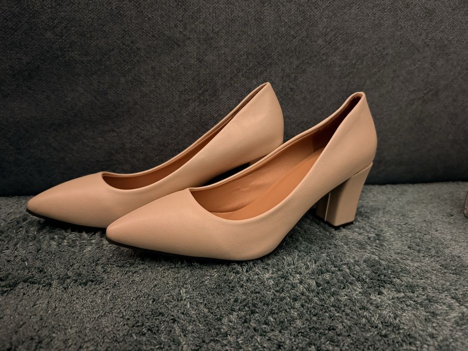 Чисто нови обувки 39 номер