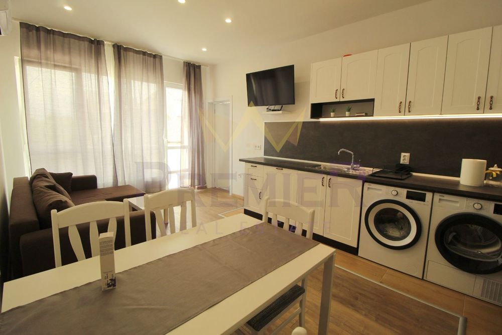 Дава се под наем Четиристаен апартамент в Варна, Окръжна болница - 130 кв.м за 1100 € - Снимка #1