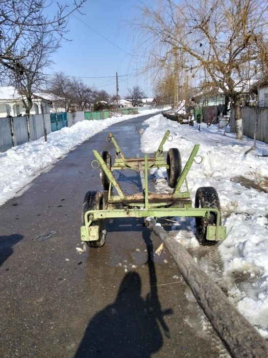 Vand căruță  buna de pădure si de greutate