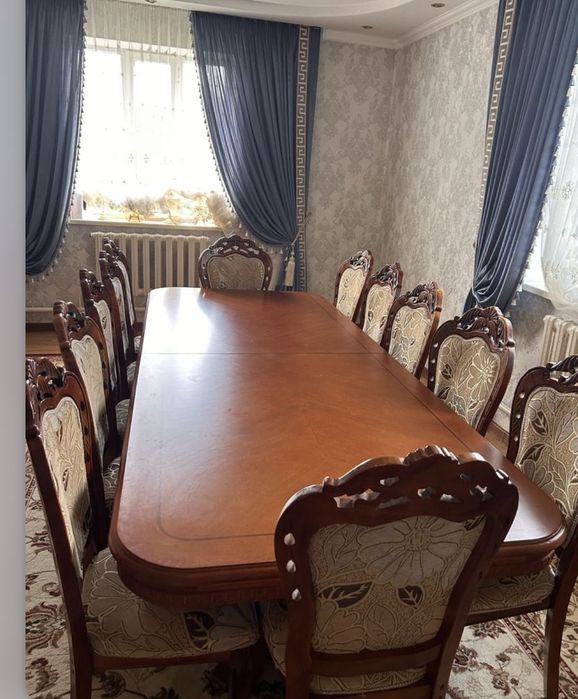 Стол со стульями