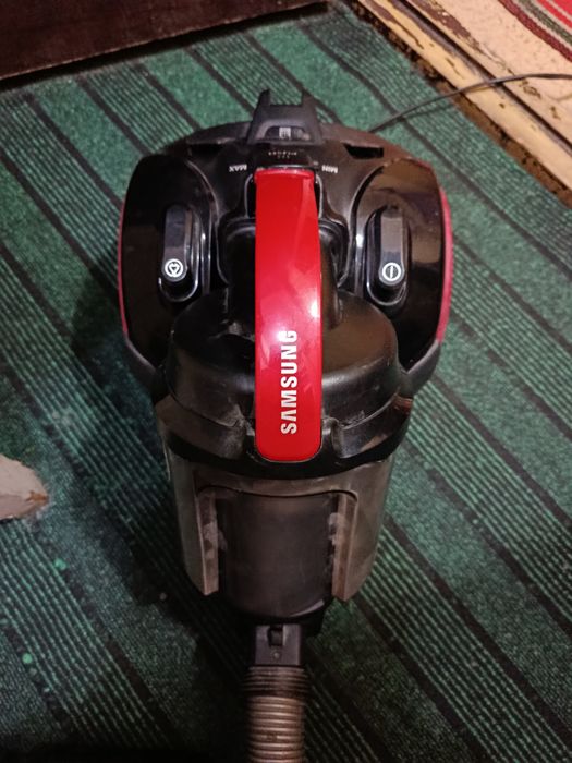 Продаётся пылесос samsung