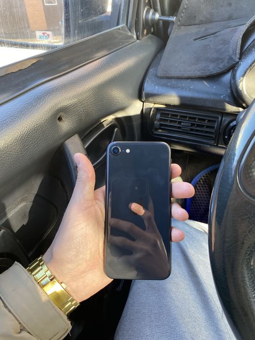 Продам Айфон SE 2022