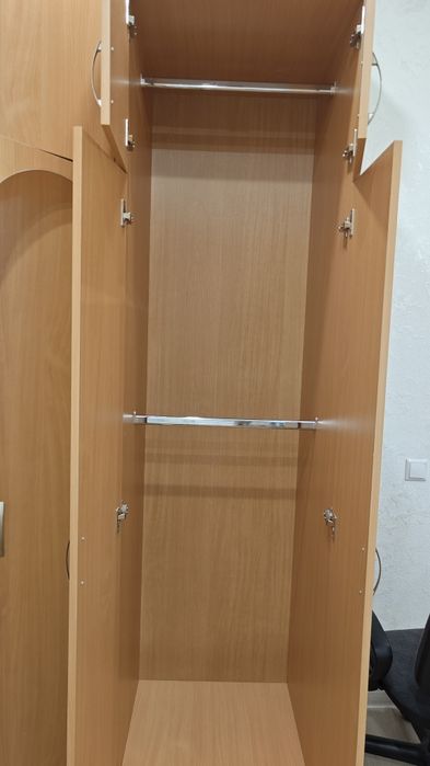 Продам угловой шкаф и две тумбочки