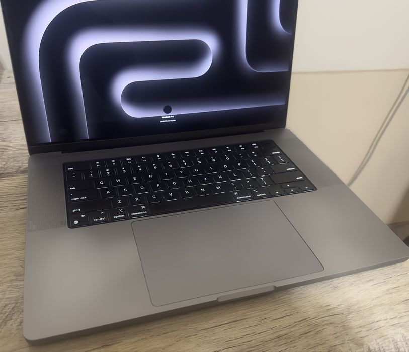 Macbook pro 16 m1 pro chip 32/512GB