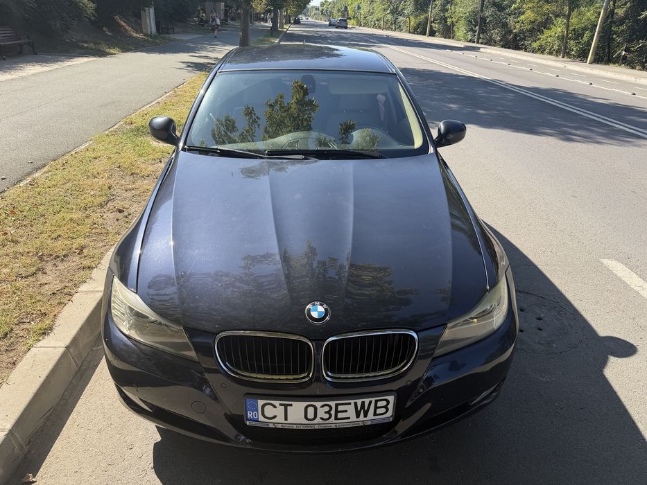 BMW E90 – 2009 | Monaco Blau |