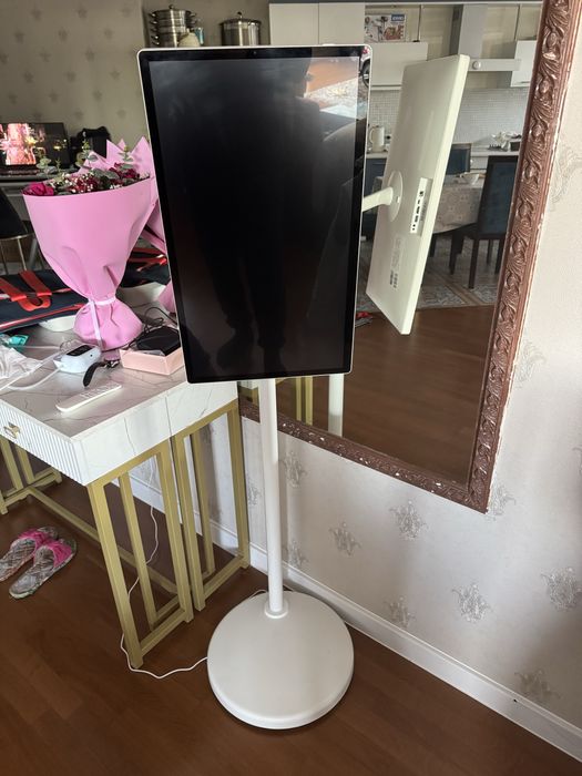 Планшет на стойке. 24 диагональ.