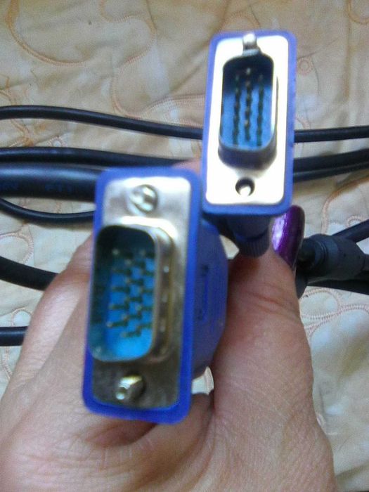 Продавам кабел за монитор