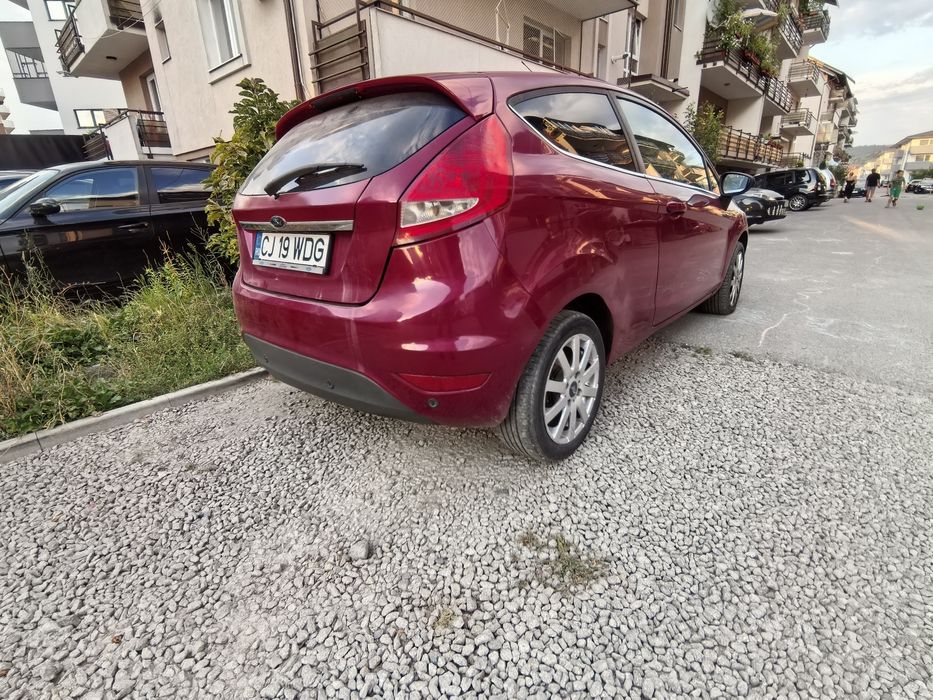 Vând Ford Fiesta