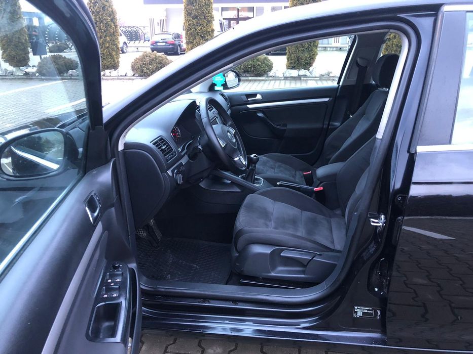 VW Jetta an 2010 motor 1.6tdi 105cp climatic navigatie parktronic incalzire scaune
