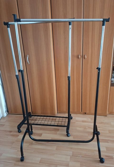 Stendere haine. Metalice si in stare foarte buna. Disponibile in Cluj_Napoca