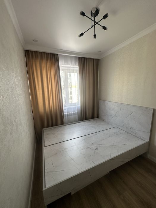 Продам кровать двуспальную  160-200 без матраса