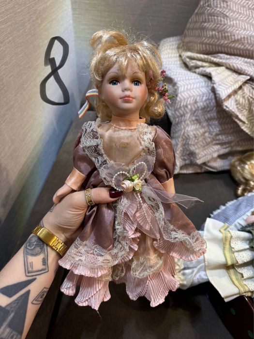 Продам кукол фарфор