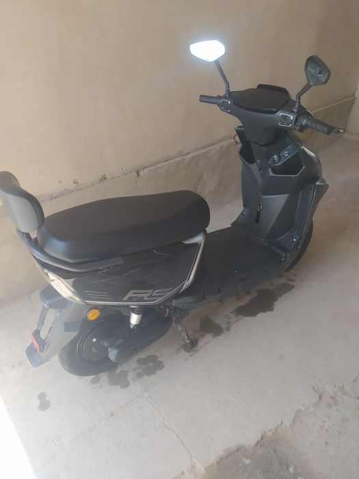 Katta skuter sotiladi