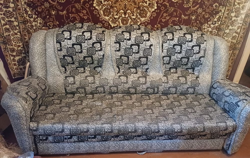 Продам два дивана, плита, и ковер