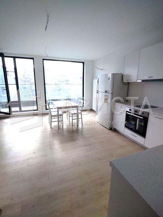 Дава се под наем Тристаен апартамент в София, Витоша - 135 кв.м за 816 € - Снимка #2