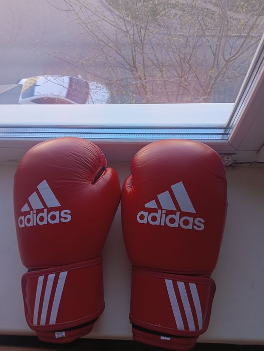 Боксерские перчатки Adidas