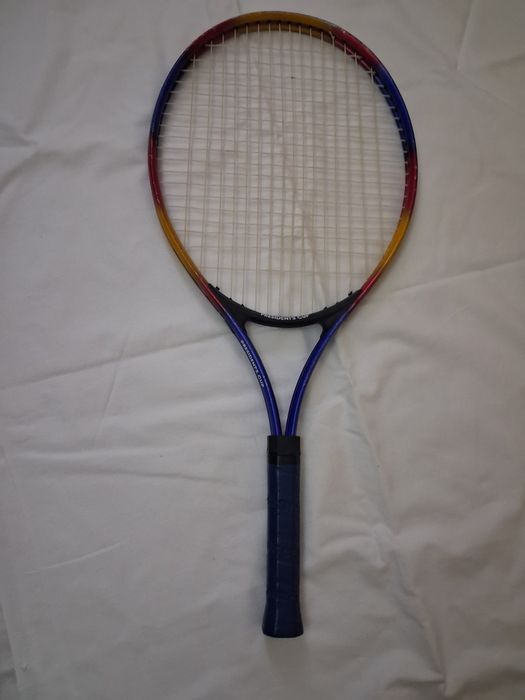 Теннисная ракетка