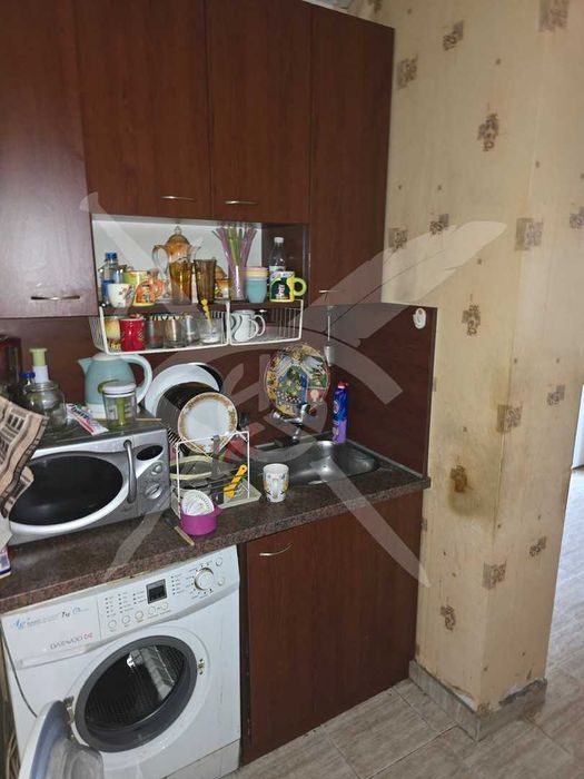 Двустаен апартамент в жк. Връбница 1 № 98128