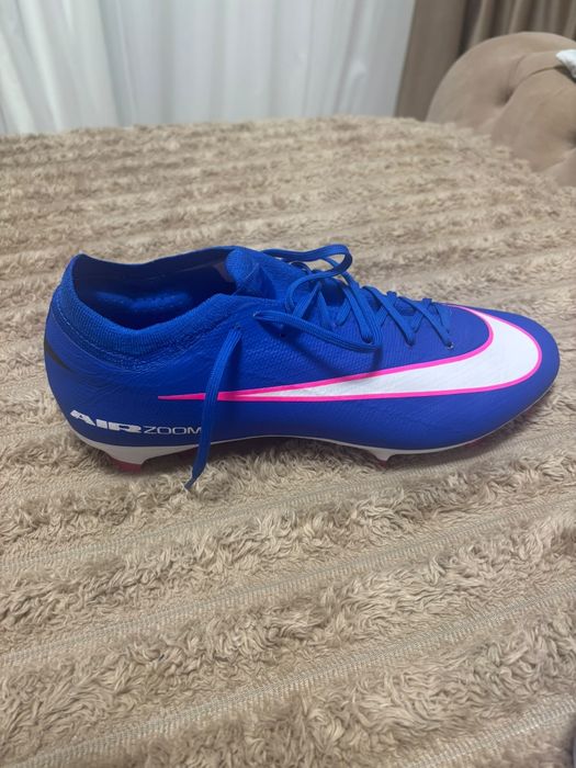 Vând ghete fotbal Nike produs nou