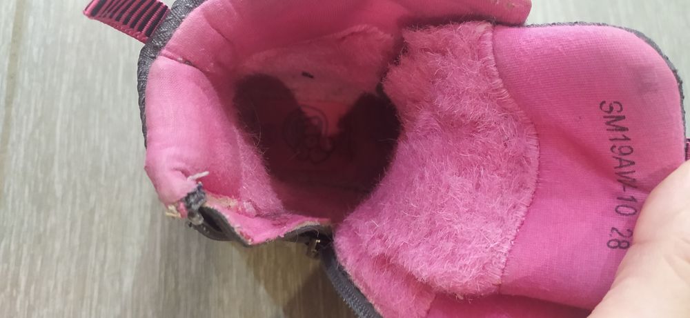 Продам детские ботинки