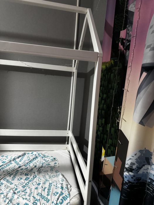 Продам кровать домик