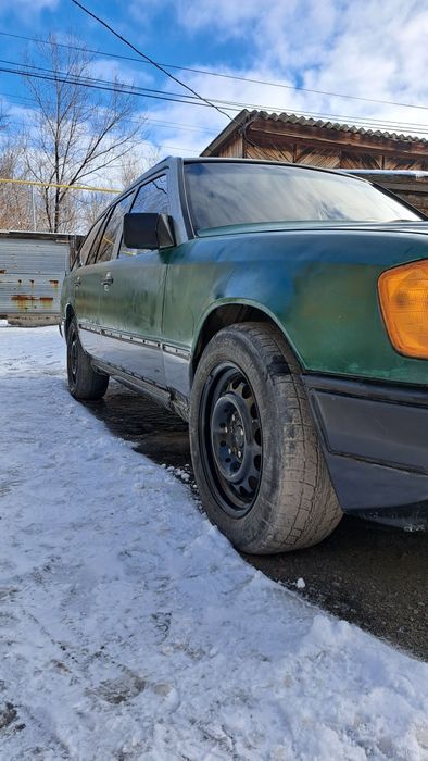 Мерседес 124 универсал 2.3