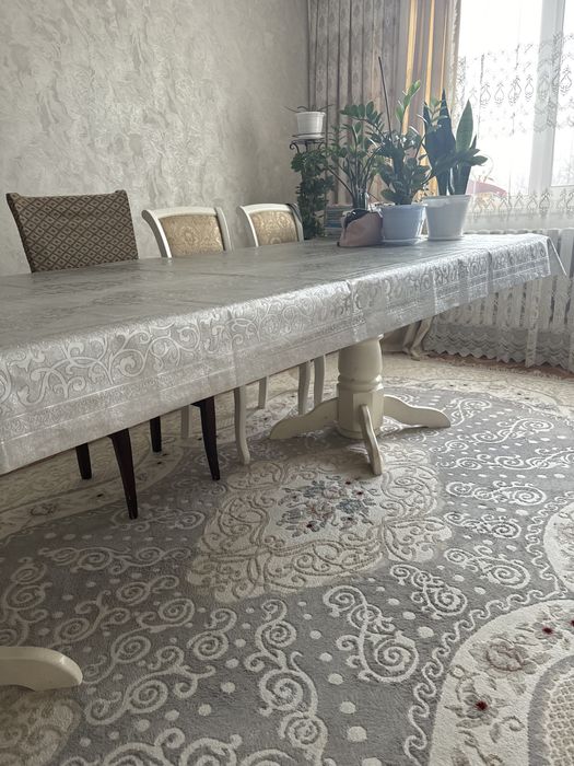 Продам стол для гостиной