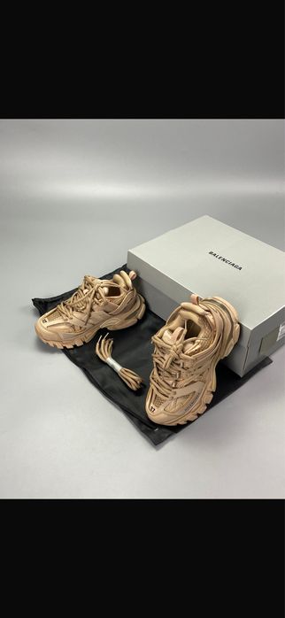 Balenciaga tracks-full box-NU MERG MESAJELE PE OLX!!