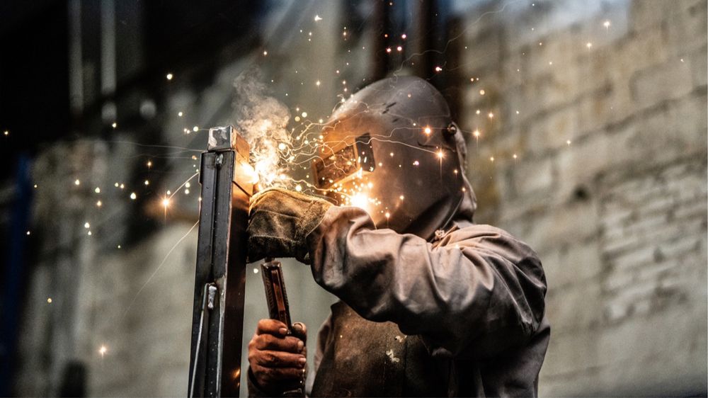 Профессиональная бригада сварщиков