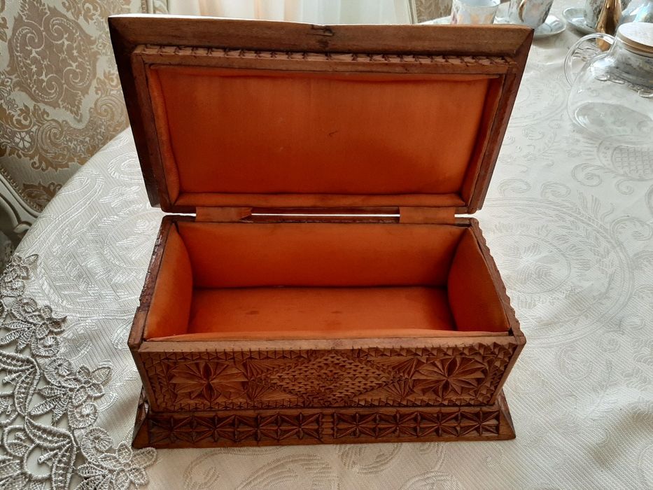 Шкатулка из дерева.