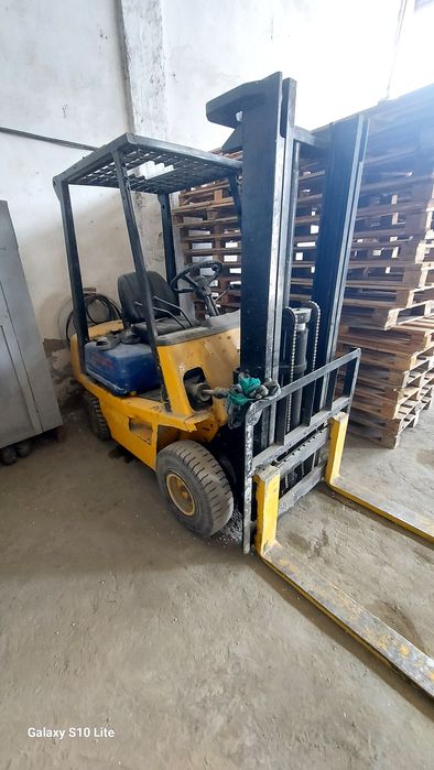 Погрузчик вилочная.Кара Тойота