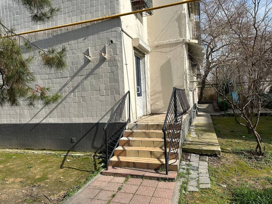 Куйлик-2,нежилой,3/1/4,переделен в 3комн.,площадь-65кв.м+подваль-25кв.