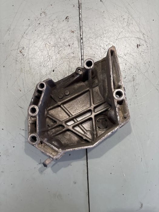 Capac distribuție 8200212554 Dacia Logan 2005 1.4 MT (75 hp)